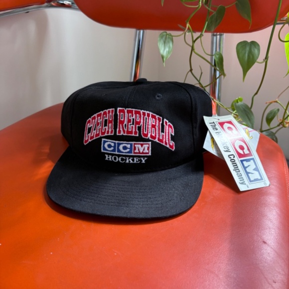 Vintage CZECH REPUBLOC CCM HOCKEY NWT snapback made in CANADA FLAG - Picture 9 of 9